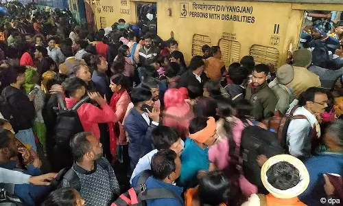 ‘കെടുകാര്യസ്ഥത, അശ്രദ്ധ’; ഡൽഹി റെയിൽവേ സ്​റ്റേഷൻ ദുരന്തത്തിൽ കേന്ദ്രത്തിനെതിരെ പ്രതിപക്ഷം