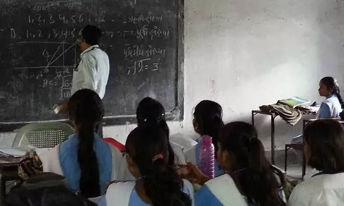 അൺ-എയ്ഡഡ് സ്കൂളുകളിൽ മക്കളെ പഠിപ്പിക്കുന്ന സർക്കാർ സ്കൂൾ അധ്യാപകർക്കെതിരെ വിദ്യാഭാസ വകുപ്പ്; ഇത്തരക്കാരുടെ പട്ടിക തയ്യാറാക്കി പ്രസിദ്ധീകരിക്കും