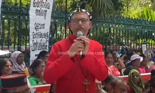 മനുഷ്യനാകണം എന്ന് പാടിയാൽ പോര, മനുഷ്യനായി പരിഗണിക്കണം; സർക്കാരിനെതിരെ ഗീവർഗീസ് മാർ കൂറിലോസ്‌