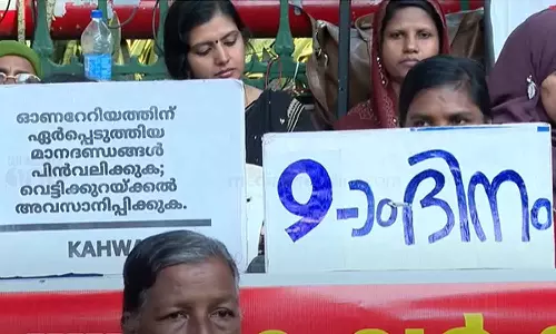 കുടിശ്ശിക ഓണറേറിയം തുക അനുവദിച്ച് സർക്കാർ; മറ്റ് ആവശ്യങ്ങൾ അംഗീകരിക്കാതെ സമരം അവസാനിപ്പിക്കില്ലെന്ന് ആശാ വർക്കർമാർ