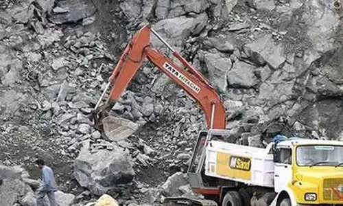 ഇടുക്കിയിലെ അനധികൃത പാറ ഖനനം; റവന്യൂ വകുപ്പ് അന്വേഷണം തുടങ്ങി, മൈനിംഗ് ആൻ്റ് ജിയോളജി വകുപ്പിൻ്റെ റിപ്പോർട്ട് പുറത്ത്