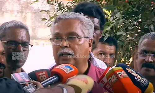 ചെന്നിത്തല ഒന്ന് മാന്തിയാൽ അതിൽ കയറി കൊത്താനൊന്നും തന്നെ കിട്ടില്ല, രമേശ് കോൺഗ്രസ് നോക്കിയാൽ മതി ചെന്നിത്തലക്ക് മറുപടിയുമായി ബിനോയ് വിശ്വം