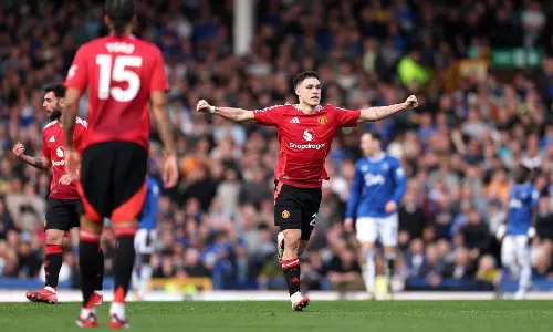 സമനില പിടിച്ചുവാങ്ങി യുനൈറ്റഡ്; ആർസനലിന് വെസ്റ്റ് ഹാം ഷോക്ക് സമനില പിടിച്ചുവാങ്ങി യുനൈറ്റഡ്; ആർസനലിന് വെസ്റ്റ് ഹാം ഷോക്ക്