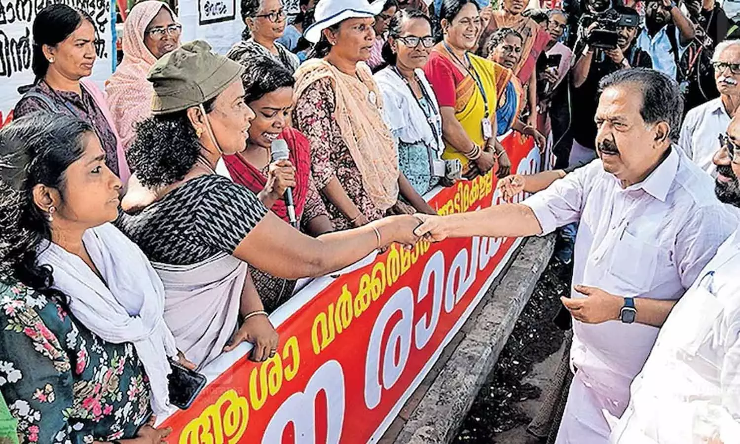 പ്രതീക്ഷയിൽ ആശമാർ; സമരം രണ്ടാഴ്ച്ച പിന്നിടുന്നു