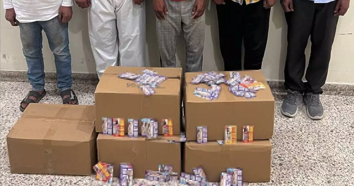 അനധികൃത മസാജിങ് കേന്ദ്രങ്ങളുടെ കാർഡുകൾ അച്ചടിക്കുന്ന 4 പ്രസുകൾ അടപ്പിച്ചു അനധികൃത മസാജിങ് കേന്ദ്രങ്ങളുടെ കാർഡുകൾ അച്ചടിക്കുന്ന 4 പ്രസുകൾ അടപ്പിച്ചു