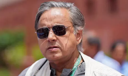 തെറ്റിദ്ധാരണ പരത്തുന്നു; തരൂരിൻ്റെ നീക്കത്തെ തള്ളി എഐസിസി