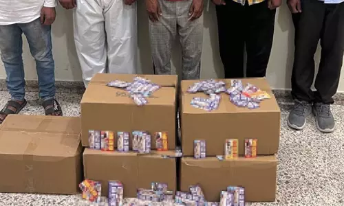 അനധികൃത മസാജിങ് കേന്ദ്രങ്ങളുടെ കാർഡുകൾ അച്ചടിക്കുന്ന 4 പ്രസുകൾ അടപ്പിച്ചു