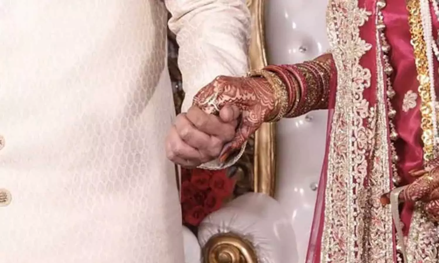 എരുമയെ വാങ്ങാനായി രണ്ടാം വിവാഹം; സമൂഹ വിവാഹ വേദിയിലെത്തി യുവതിയെ കയ്യോടെ പിടികൂടി മുൻ ഭർത്താവിന്റെ കുടുംബം