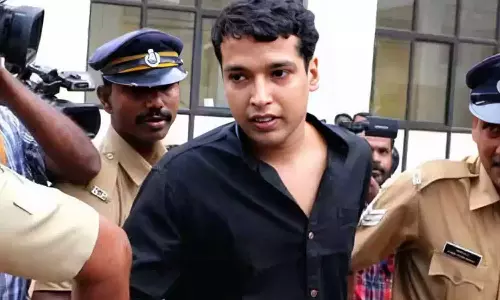 ഹോട്ടലിൽ കയറി നാശനഷ്ടം വരുത്തി; പൾസർ സുനിക്കെതിരെ കേസ്