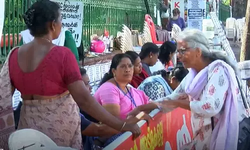 അനിശ്ചിതകാല സമരം ജില്ലാ കേന്ദ്രങ്ങളിലേക്ക് വ്യാപിപ്പിക്കാൻ ആശമാർ; ആലപ്പുഴ, മലപ്പുറം ജില്ലകളിലും കോഴിക്കോടും സമരം