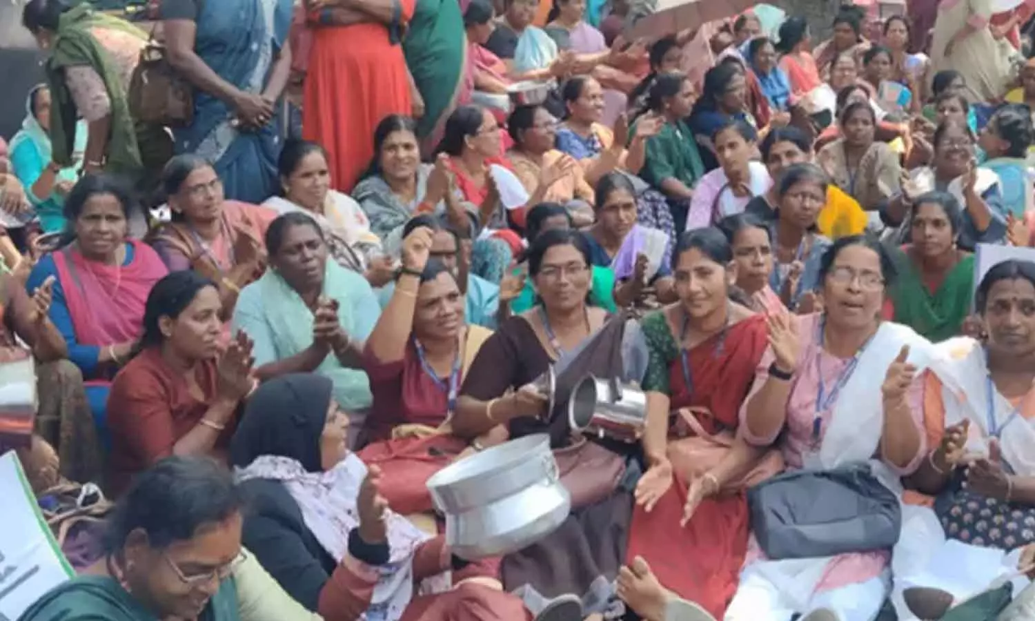 ആശാവർക്കർമാരുടെ സമരത്തെ നേരിടാൻ ബദൽ മാർഗവുമായി സർക്കാർ; സന്നദ്ധപ്രവർത്തകരെ നിയോഗിക്കണമെന്ന് നിർദേശം