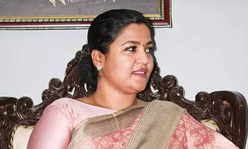 ഹിന്ദി അടിച്ചേല്‍പ്പിക്കുന്നു; നടി രഞ്ജന നാച്ചിയാര്‍ ബിജെപി വിട്ടു