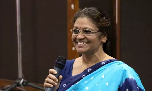 ഗോഡ്സെയെ പ്രകീർത്തിച്ച പ്രൊഫസർ ഷൈജ ആണ്ടവനെ ഡീന്‍ ആക്കി കോഴിക്കോട് എൻഐടി