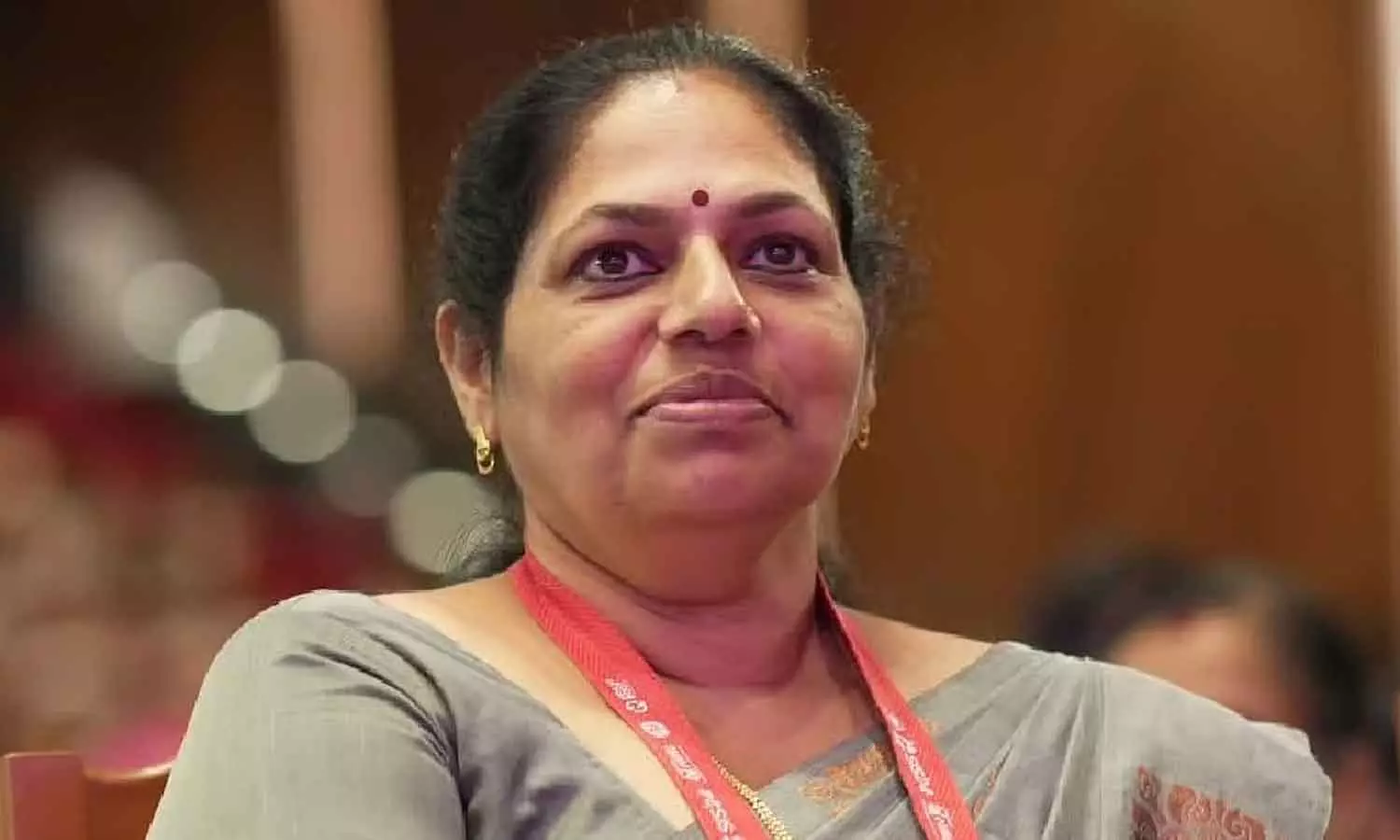 ഓഫർതട്ടിപ്പ്: മഹിളാ കോൺഗ്രസ് നേതാവ് ഷീബ സുരേഷിനെ പത്ത് മണിക്കൂർ ചോദ്യം ചെയ്ത് ഇഡി ഓഫർതട്ടിപ്പ്: മഹിളാ കോൺഗ്രസ് നേതാവ് ഷീബ സുരേഷിനെ പത്ത് മണിക്കൂർ ചോദ്യം ചെയ്ത് ഇഡി