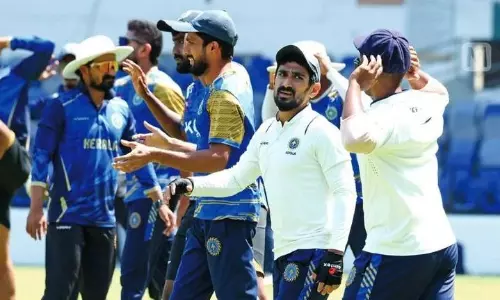 രഞ്ജി ട്രോഫി: ചരിത്രത്തിലേക്കിറങ്ങി കേരളം; വിദർഭക്ക് രണ്ട് വിക്കറ്റ് നഷ്ടം