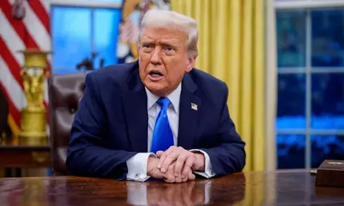 യുഎസ് പൗരത്വത്തിന് എളുപ്പവഴി; 50 ലക്ഷം ഡോളറിന്റെ ഗോള്‍ഡ് കാര്‍ഡുമായി ട്രംപ്