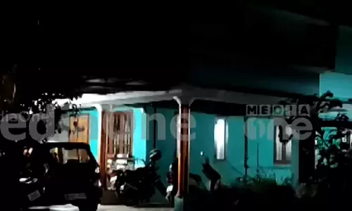 കളമശ്ശേരിയിൽ ഭാര്യയെ കുത്തിയ ശേഷം ഭർത്താവ് ആത്മഹത്യക്ക് ശ്രമിച്ചു; ഇരുവരും ആശുപത്രിയിൽ