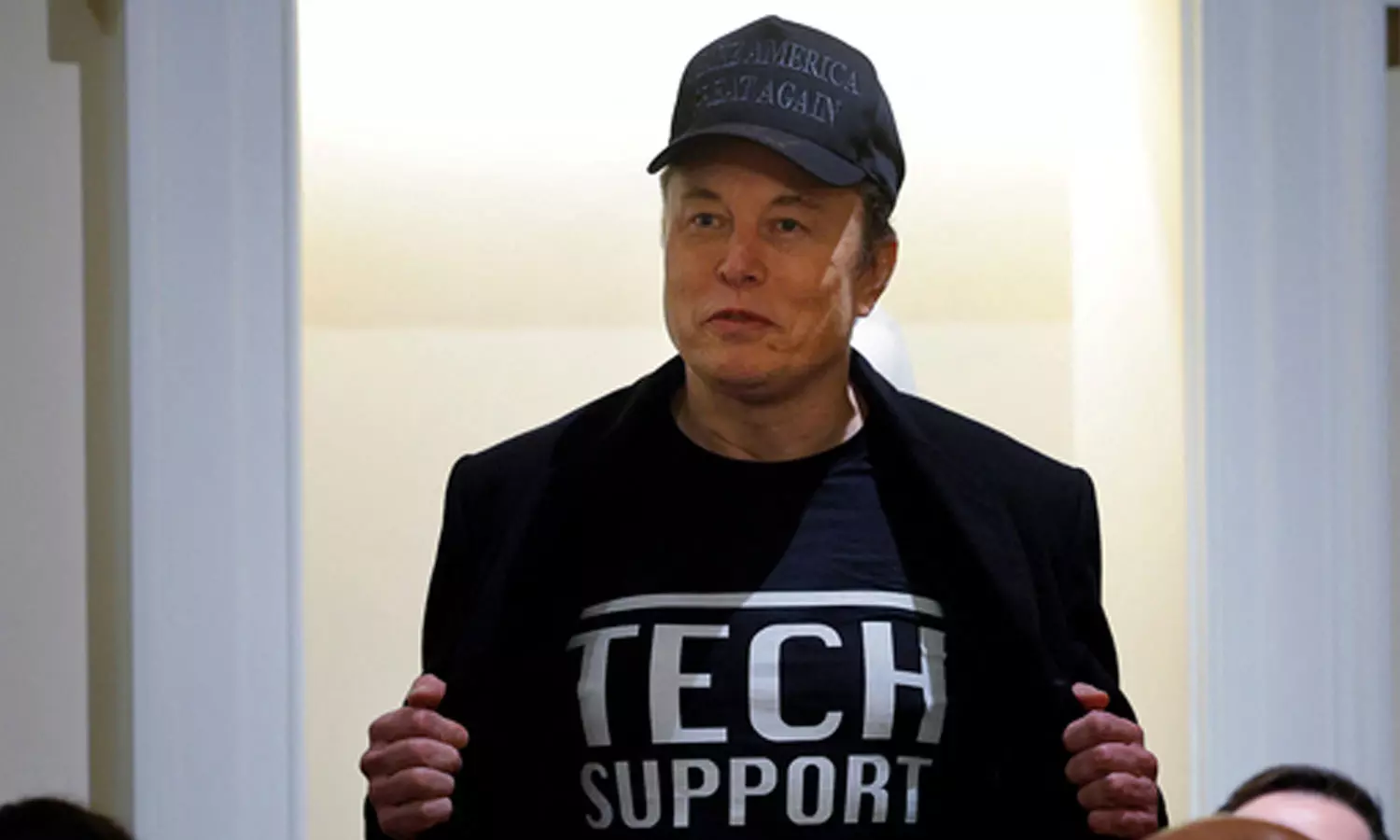 നിരവധി വധഭീഷണികൾ ലഭിക്കുന്നു: ട്രംപിന്റെ ആദ്യ കാബിനറ്റ് യോഗത്തിൽ ഇലോൺ മസ്‌ക്‌