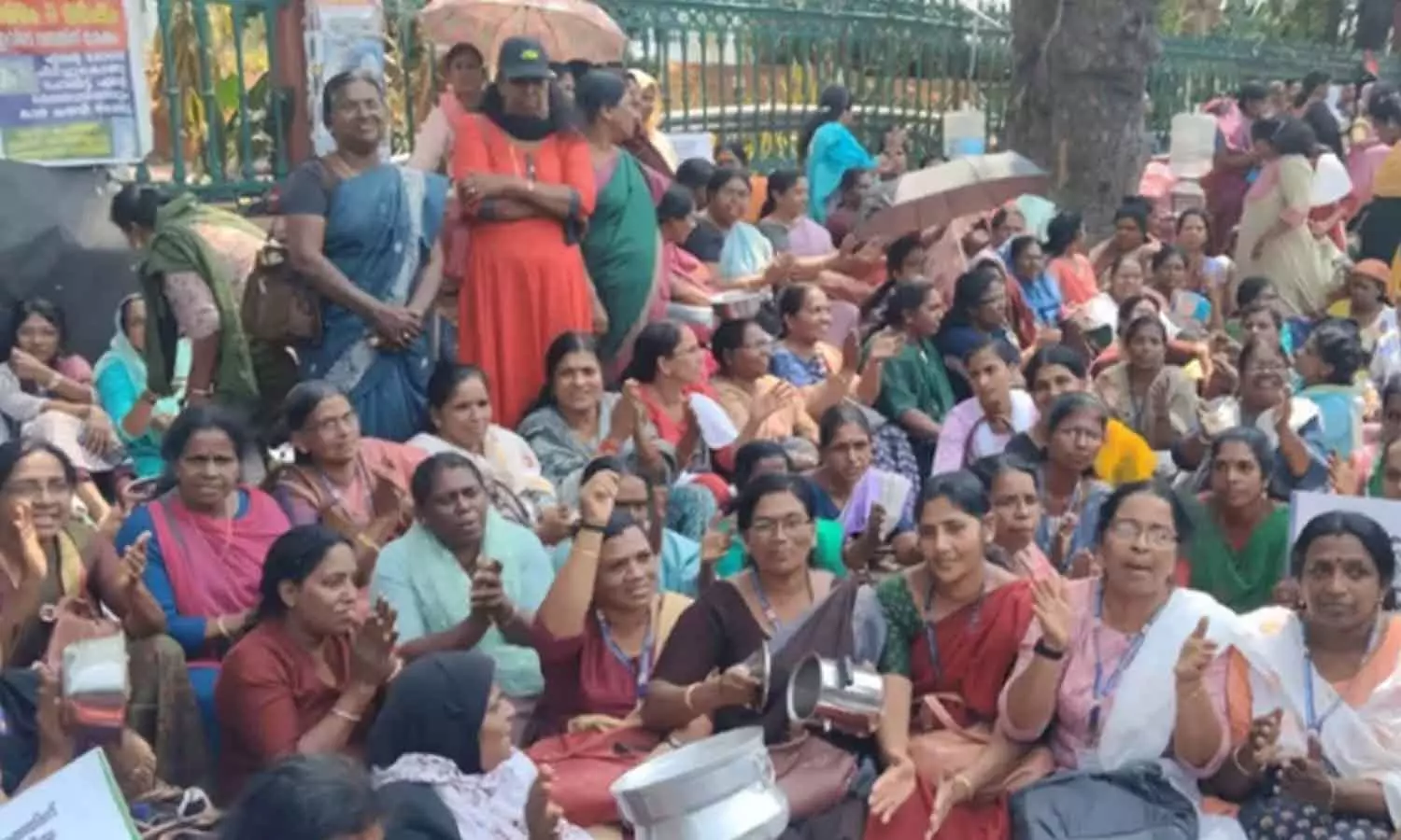 ആശാവർക്കർമാരുടെ സമരം ഒത്തുതീർപ്പാക്കണം; സംയുക്ത പ്രസ്താവനയുമായി സാമൂഹിക സാംസ്കാരിക പ്രവർത്തകർ ആശാവർക്കർമാരുടെ സമരം ഒത്തുതീർപ്പാക്കണം; സംയുക്ത പ്രസ്താവനയുമായി സാമൂഹിക സാംസ്കാരിക പ്രവർത്തകർ