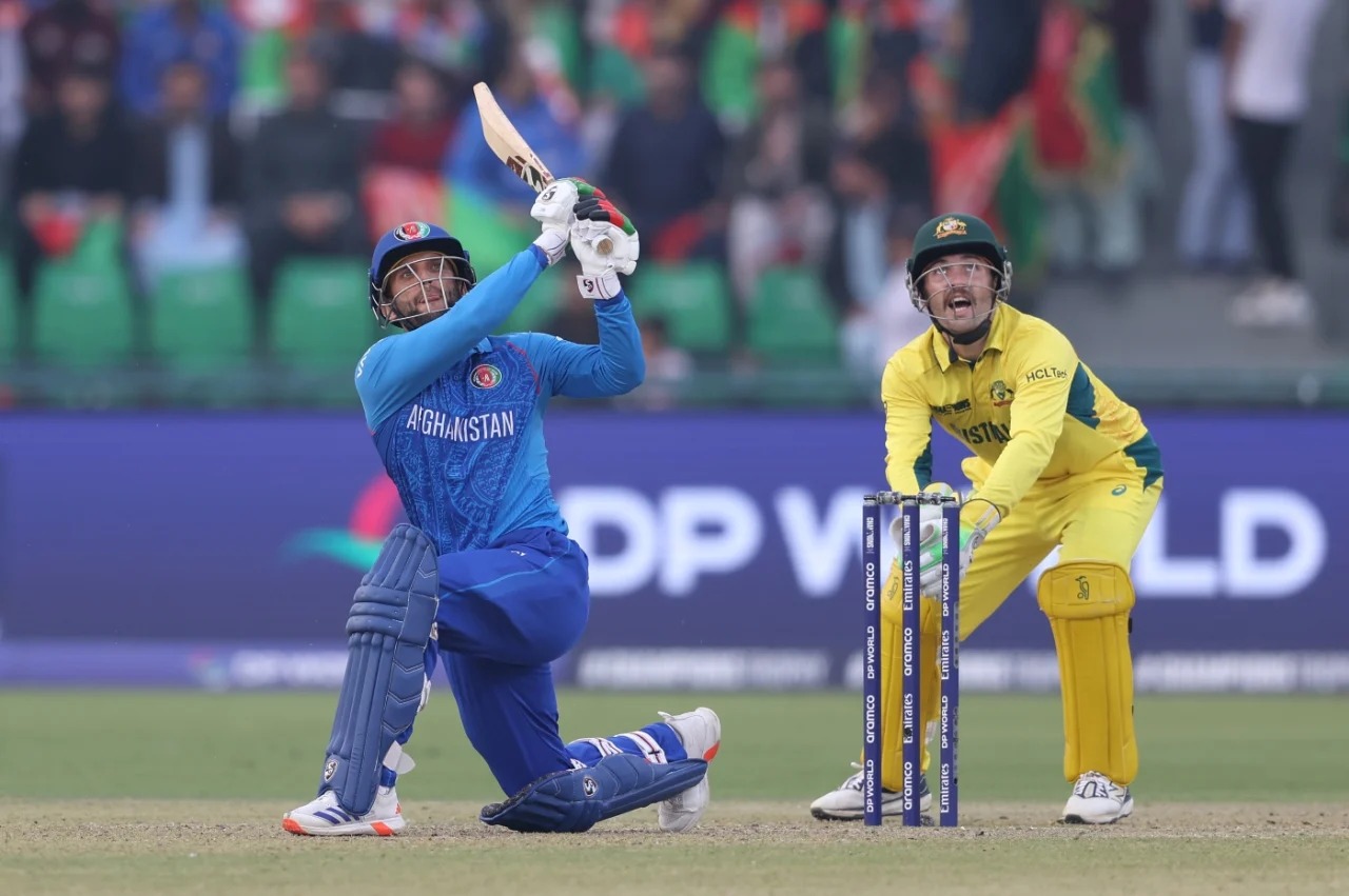 ഒമര്‍സായിക്കും സെദീഖുല്ലക്കും ഫിഫ്റ്റി; സെമിയിലേക്ക് ഓസീസിന് 274 റണ്‍സിന്‍റെ ദൂരം