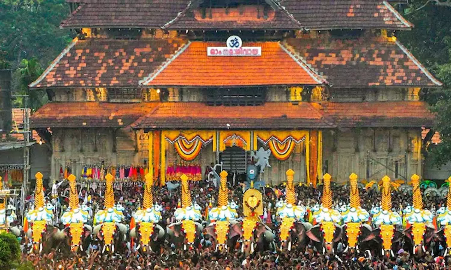 തൃശൂർ പൂരം: വീഴ്ചകൾ ആവർത്തിക്കരുതെന്ന് മുഖ്യമന്ത്രി, സുരക്ഷയിലും ആചാരക്രമങ്ങളിലും വീഴ്ചയില്ലാതെ പൂരം നടത്തണം