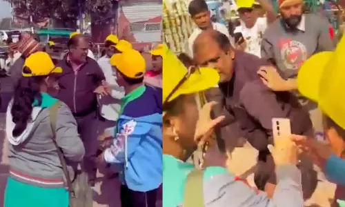 Agra guide forced to rub nose on ground over historical fact on Shivaji