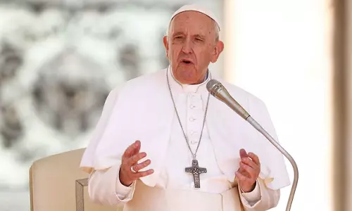 മാർപാപ്പയുടെ ആരോഗ്യനിലയിൽ പുരോഗതി; കാപ്പി കുടിച്ചെന്നും പത്രം വായിച്ചെന്നും വത്തിക്കാൻ