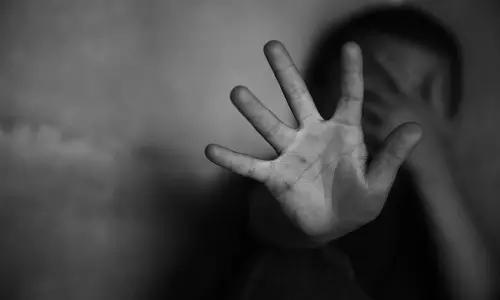 പറളി ഹൈസ്കൂളിൽ സഹപാഠിയുടെ മർദനം; വിദ്യാർത്ഥിയുടെ ഇടത് കണ്ണിന്റെ കാഴ്ച 40 % നഷ്ടമായി