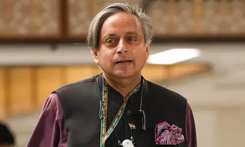 സ്റ്റാർട്ടപ്പുകൾ കടലാസിൽ മാത്രം ഒതുങ്ങരുത്, റിപ്പോർട്ടുകളിൽ വരുന്നത് യഥാർത്ഥ സാഹചര്യമല്ല: നിലപാട് മാറ്റി ശശി തരൂർ സ്റ്റാർട്ടപ്പുകൾ കടലാസിൽ മാത്രം ഒതുങ്ങരുത്, റിപ്പോർട്ടുകളിൽ വരുന്നത് യഥാർത്ഥ സാഹചര്യമല്ല: നിലപാട് മാറ്റി ശശി തരൂർ