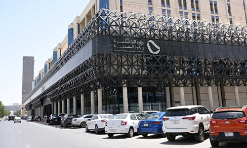 വാഹന വ്യവസായത്തിന് സൗദിയില്‍ കൂടുതല്‍ അവസരങ്ങളൊരുക്കുമെന്ന് വ്യവസായ ധാതു വിഭവ മന്ത്രാലയം