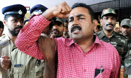 നോവൽ പ്രസിദ്ധീകരിക്കാൻ അനുമതിയില്ല; മാവോയിസ്റ്റ് നേതാവ് രൂപേഷ് ജയിലിൽ ഉപവാസത്തിൽ