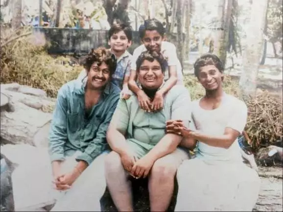 കുമിളകളെന്ന സീരിയിലിന്റെ ഷൂട്ടിനിടയിൽ, മനോജ് കെ ജയൻ, ശരൺ,അർഫാസ് എന്നിവർ 