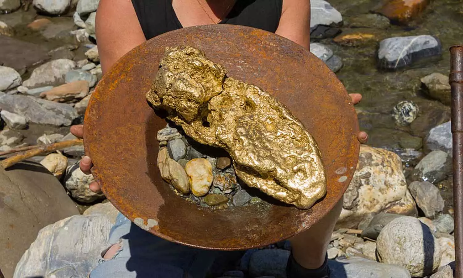 Pakistan finds gold worth Rs 80,000 crore in Indus River Pakistan finds gold worth Rs 80,000 crore in Indus River