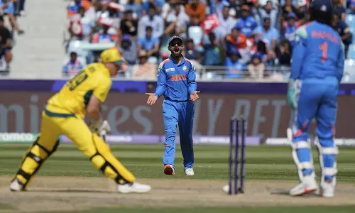 പന്ത് സ്റ്റമ്പിൽ കൊണ്ടിട്ടും ബെയിൽ വീണില്ല; അത്ഭുതകരമായി രക്ഷപ്പെട്ട് സ്മിത്ത് പന്ത് സ്റ്റമ്പിൽ കൊണ്ടിട്ടും ബെയിൽ വീണില്ല; അത്ഭുതകരമായി രക്ഷപ്പെട്ട് സ്മിത്ത്