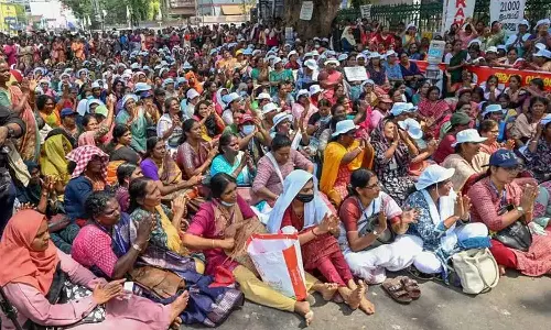 ആശമാരുടെ സമരത്തിൽ കേരള സർക്കാരിനെ കുറ്റപ്പെടുത്തി കേന്ദ്ര സർക്കാർ
