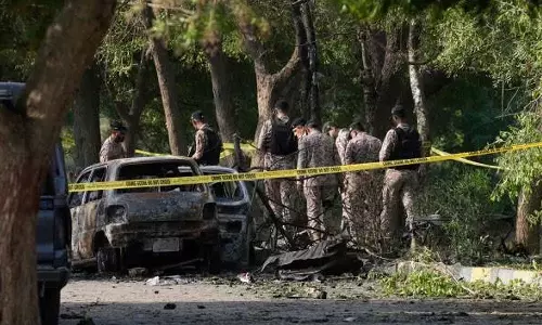 പാകിസ്താനിൽ സൈനിക കേന്ദ്രത്തില് ഭീകരാക്രമണം; 11 പേര് കൊല്ലപ്പെട്ടു പാകിസ്താനിൽ സൈനിക കേന്ദ്രത്തില് ഭീകരാക്രമണം; 11 പേര് കൊല്ലപ്പെട്ടു