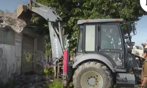 Punjab ,bulldozer action ,drug smugglers,