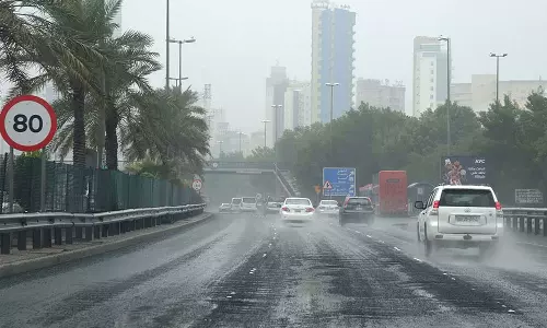 കുവൈത്തിൽ ശനിയാഴ്ച വരെ മഴ തുടരും; ഇടിമിന്നലിനും ശക്തമായ കാറ്റിനും സാധ്യതയെന്ന് മുന്നറിയിപ്പ്