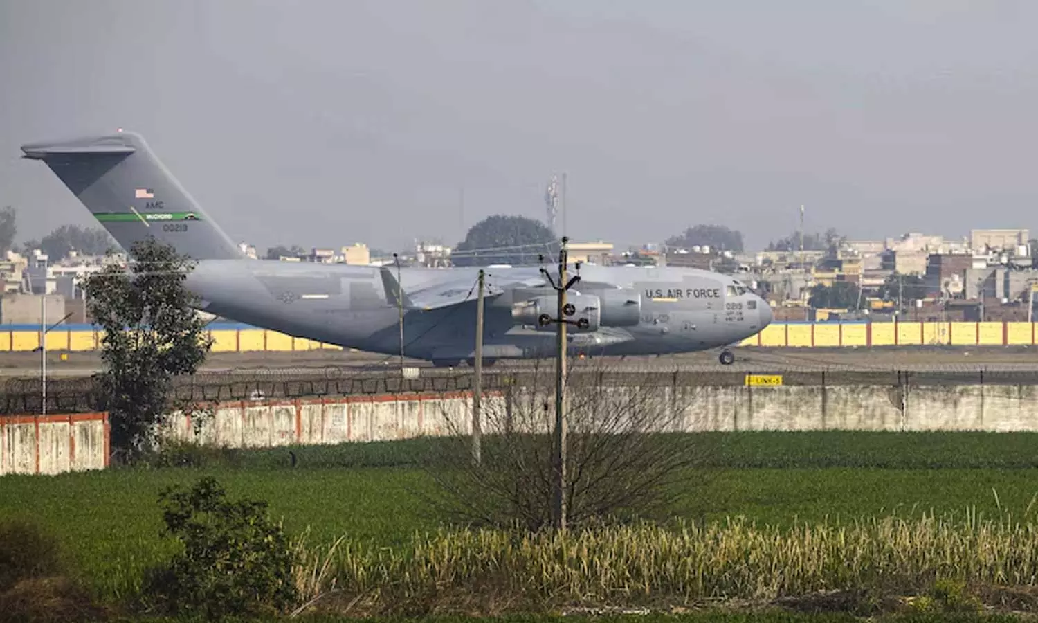 സാമ്പത്തിക ബാധ്യത; സൈനിക വിമാനങ്ങളിൽ നാടുകടത്തുന്നത് അവസാനിപ്പിച്ച്  യുഎസ്