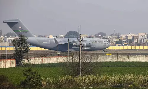 സാമ്പത്തിക ബാധ്യത; സൈനിക വിമാനങ്ങളിൽ നാടുകടത്തുന്നത് അവസാനിപ്പിച്ച് യുഎസ് സാമ്പത്തിക ബാധ്യത; സൈനിക വിമാനങ്ങളിൽ നാടുകടത്തുന്നത് അവസാനിപ്പിച്ച് യുഎസ്
