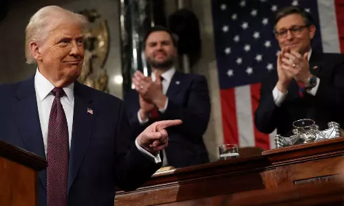 ട്രംപ് ഒരു രാഷ്ട്രതന്ത്രജ്ഞനല്ല, ഷോ മാൻ മാത്രം; വിമർശനവുമായി വാഷിംഗ്ടൺ പോസ്റ്റ് ട്രംപ് ഒരു രാഷ്ട്രതന്ത്രജ്ഞനല്ല, ഷോ മാൻ മാത്രം; വിമർശനവുമായി വാഷിംഗ്ടൺ പോസ്റ്റ്