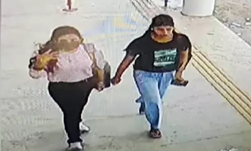 താനൂരിൽ നിന്ന് കാണാതായ പ്ലസ്ടു വിദ്യാർഥിനികൾ തിരൂർ റെയിൽവേ സ്റ്റേഷനിൽ എത്തിയ ദൃശ്യ‍ങ്ങൾ പുറത്ത്