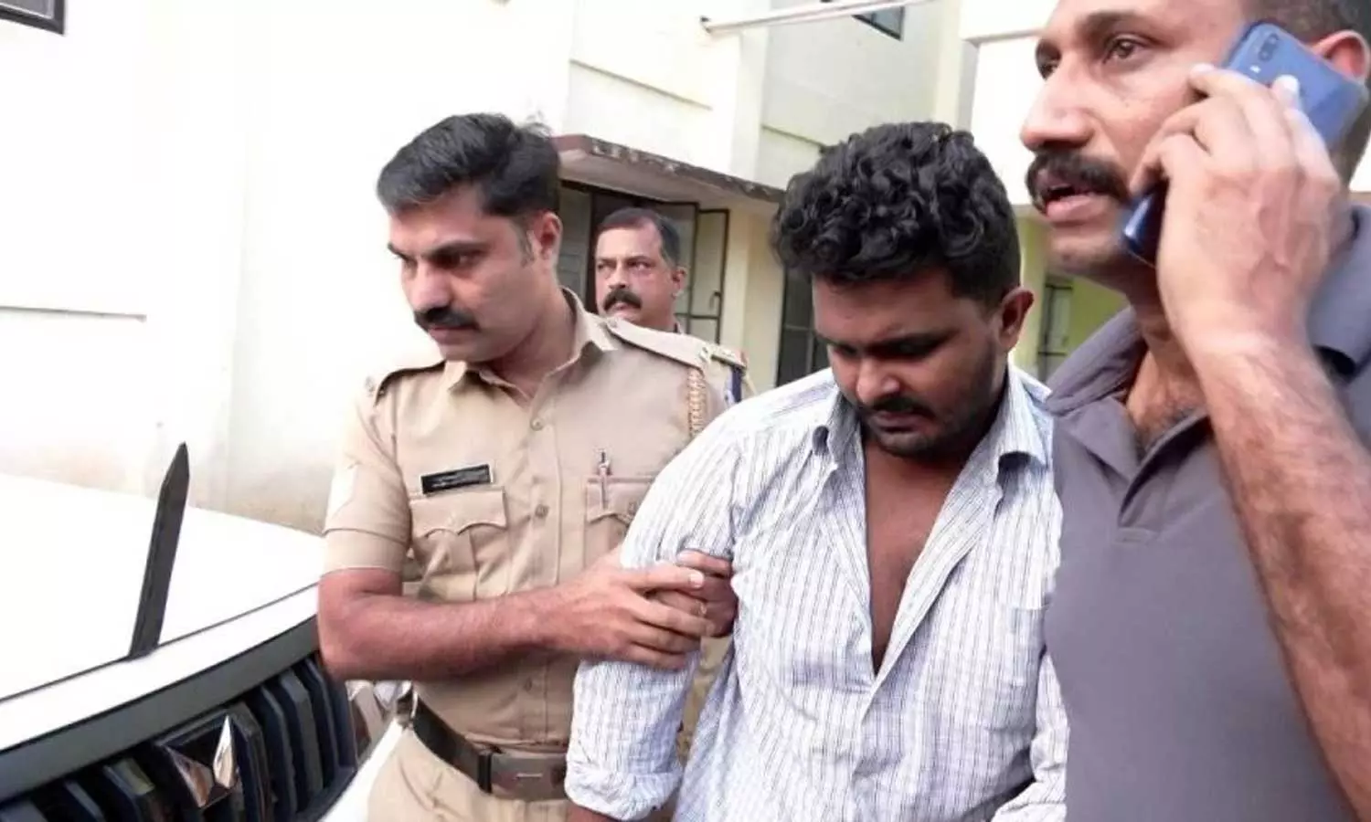 വെഞ്ഞാറമൂട് കൂട്ടക്കൊല: പ്രതി അഫാന്റെ വക്കാലത്ത് ഒഴിഞ്ഞ് അഭിഭാഷകൻ വെഞ്ഞാറമൂട് കൂട്ടക്കൊല: പ്രതി അഫാന്റെ വക്കാലത്ത് ഒഴിഞ്ഞ് അഭിഭാഷകൻ