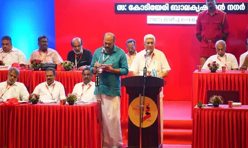 സിപിഎം സംസ്ഥാന സമ്മേളനം: വമ്പൻ പദ്ധതി മാത്രം പോരാ, അടിസ്ഥാന വിഭാഗങ്ങളെ മറക്കരുത്, വിമർശനവുമായി പ്രതിനിധികൾ സിപിഎം സംസ്ഥാന സമ്മേളനം: വമ്പൻ പദ്ധതി മാത്രം പോരാ, അടിസ്ഥാന വിഭാഗങ്ങളെ മറക്കരുത്, വിമർശനവുമായി പ്രതിനിധികൾ
