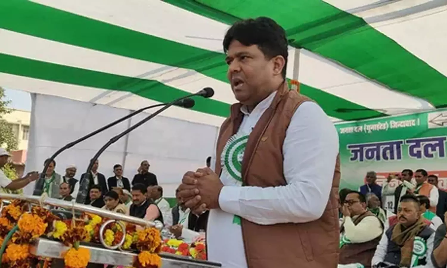 ഔറംഗസേബ് മികച്ച ഭരണാധികാരിയാണെന്ന് ജെഡിയു നേതാവ്; വിരട്ടി ബിജെപി