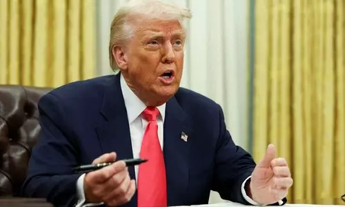 ഇറാനുമായി ആണവക്കരാറിന് തയ്യാർ; ഖമേനിക്ക് ട്രംപ് കത്തയച്ചതായി റിപ്പോർട്ട് ഇറാനുമായി ആണവക്കരാറിന് തയ്യാർ; ഖമേനിക്ക് ട്രംപ് കത്തയച്ചതായി റിപ്പോർട്ട്