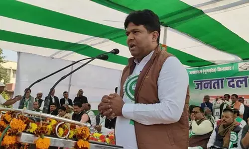 ഔറംഗസേബ് മികച്ച ഭരണാധികാരിയാണെന്ന് ജെഡിയു നേതാവ്; വിരട്ടി ബിജെപി