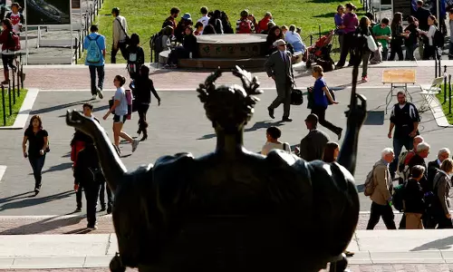 വിദ്യാര്‍ഥികള്‍ ഗസ്സയ്ക്ക് ഐക്യദാര്‍ഢ്യം പ്രഖ്യാപിച്ചു; കൊളംബിയ യൂണിവേഴ്സിറ്റിയുടെ 400 മില്യണ്‍ ഡോളറിന്റെ ഗ്രാന്റുകള്‍ റദ്ദാക്കി ട്രംപ് ഭരണകൂടം