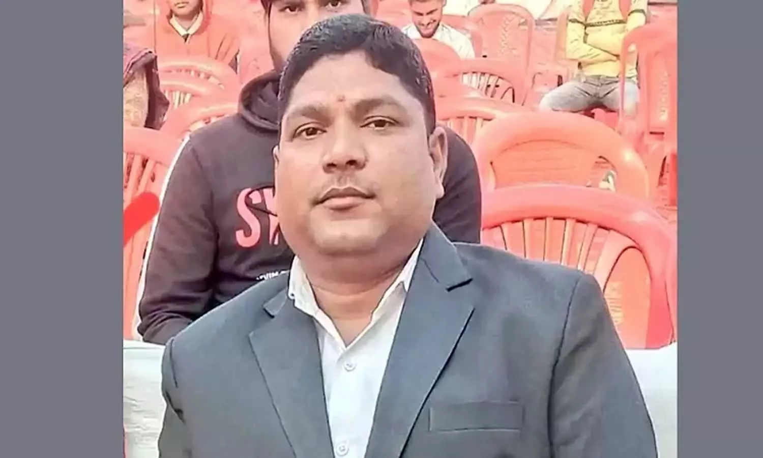 ഉത്തർപ്രദേശിലെ സീതാപൂരിൽ പട്ടാപ്പകൽ മാധ്യമപ്രവർത്തകൻ വെടിയേറ്റ് മരിച്ചു ഉത്തർപ്രദേശിലെ സീതാപൂരിൽ പട്ടാപ്പകൽ മാധ്യമപ്രവർത്തകൻ വെടിയേറ്റ് മരിച്ചു