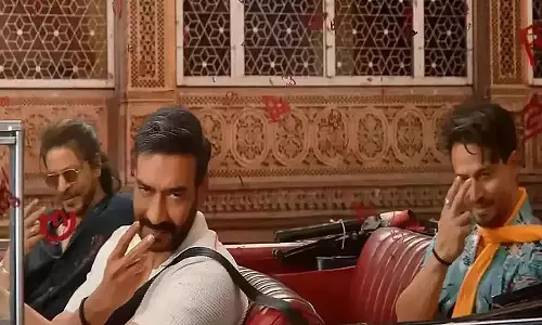 പാൻമസാലയിൽ കുങ്കുമപൊടിയെന്ന തെറ്റിദ്ധരിപ്പിക്കുന്ന പരസ്യം; ഷാരൂഖ് ഖാൻ, അജയ് ദേവ്ഗൺ, ടൈഗർ ഷ്റോഫ് എന്നിവർക്ക് നോട്ടീസ്